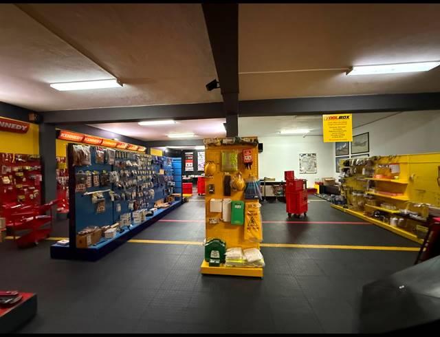 590M² WAREHOUSE TO LET IN SPARTAN
